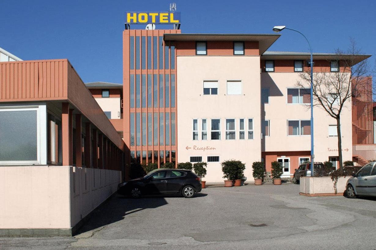 Hotel Willy Gemona del Friuli Exterior foto