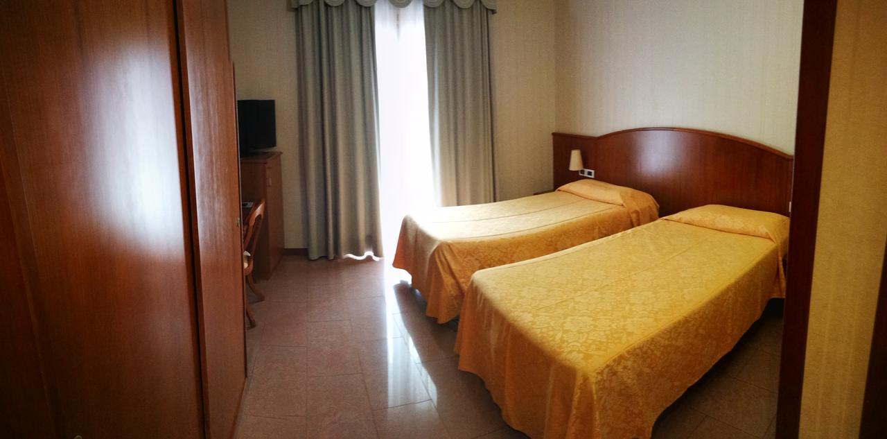 Hotel Willy Gemona del Friuli Exterior foto